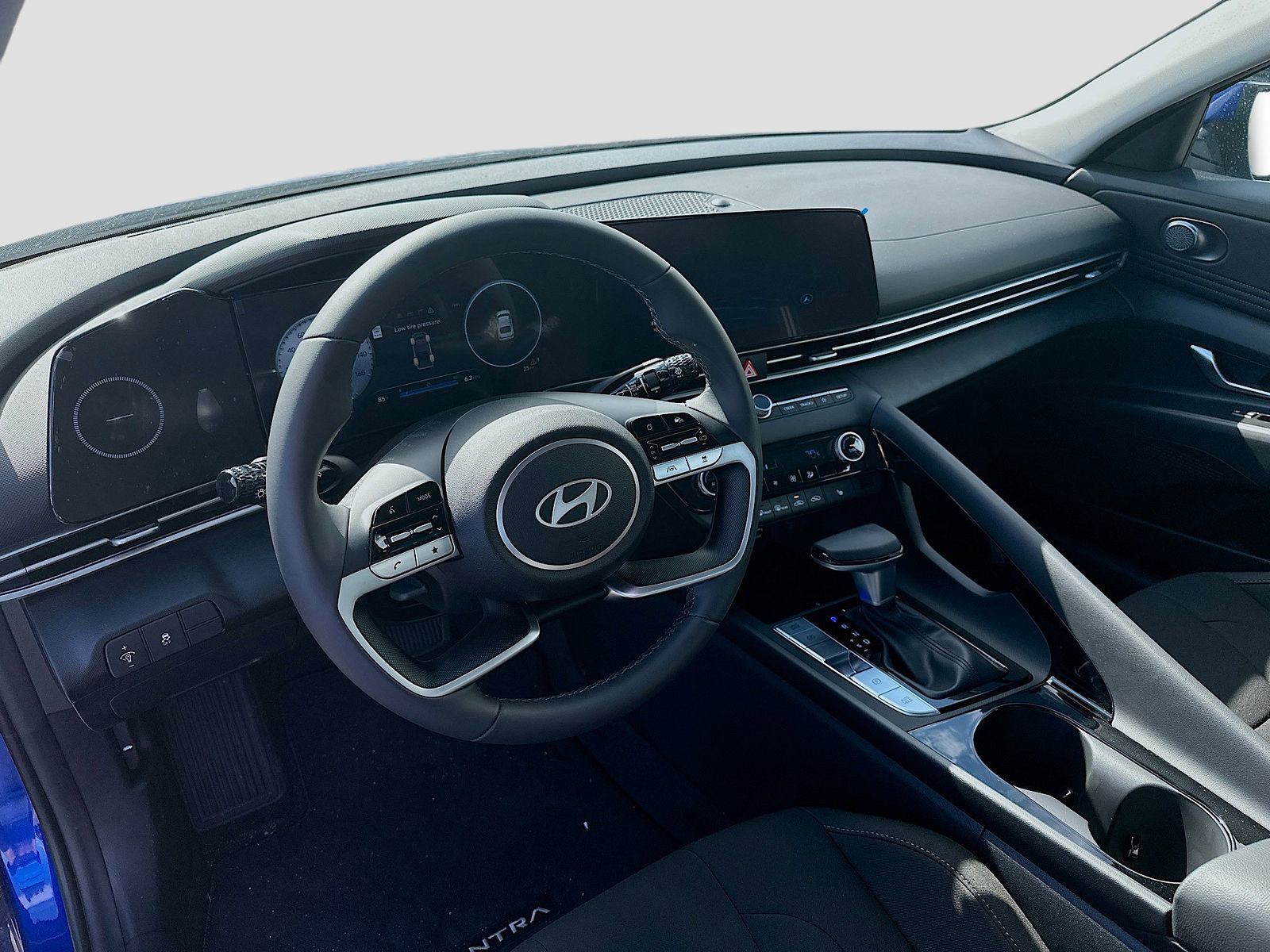 2025 Hyundai ELANTRA - Photo 8