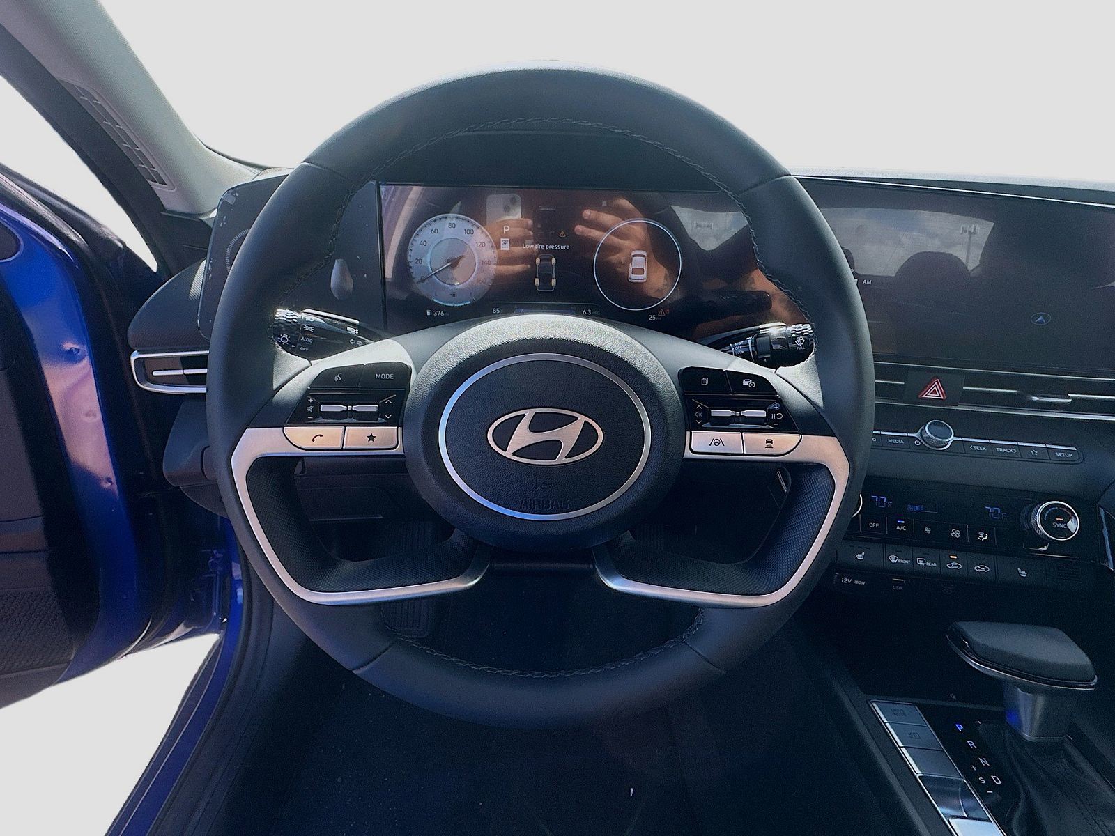 2025 Hyundai ELANTRA - Photo 9