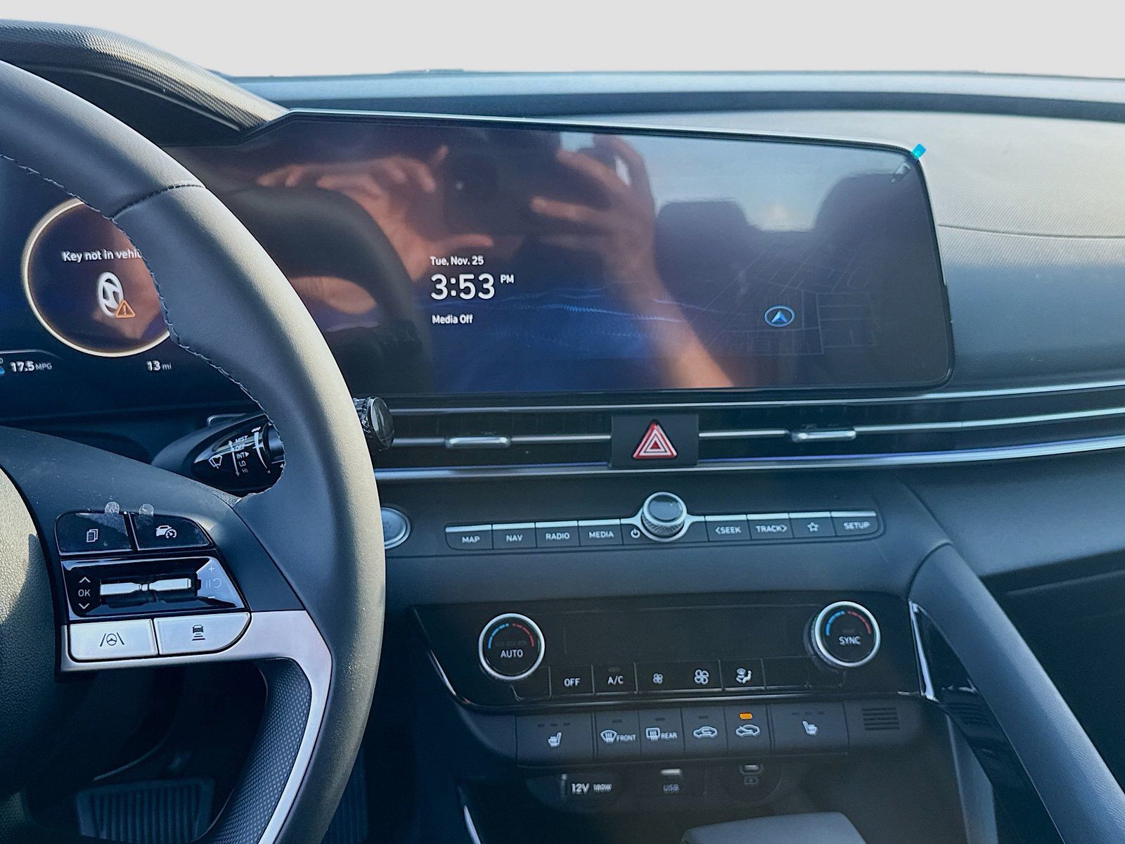 2025 Hyundai ELANTRA - Photo 10