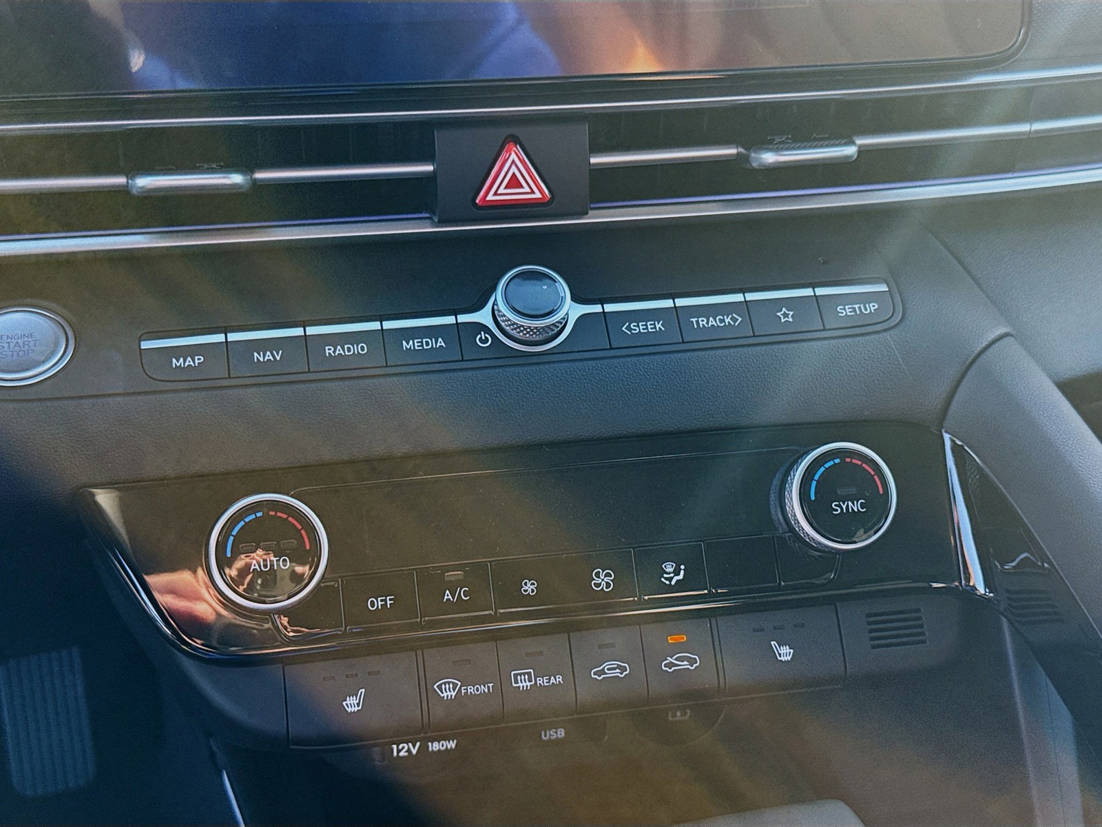 2025 Hyundai ELANTRA - Photo 12