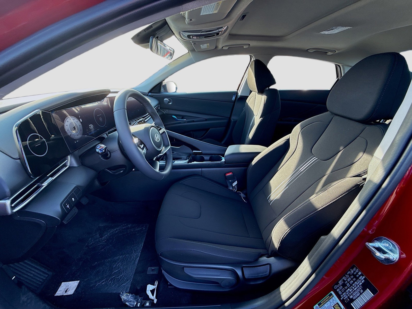2025 Hyundai ELANTRA - Photo 15