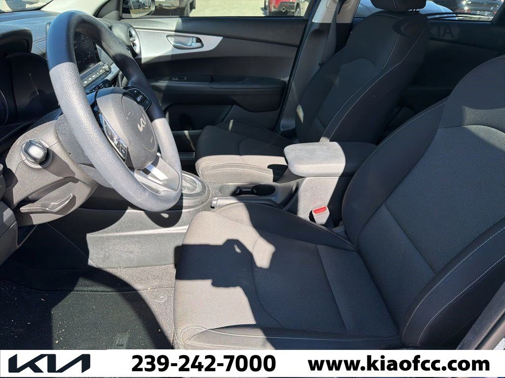 2023 Kia Forte - Photo 13