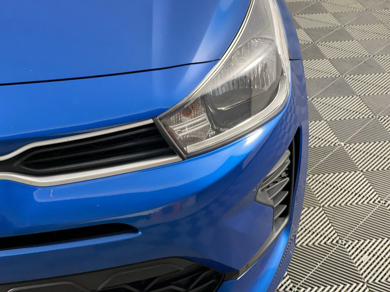 2021 Kia Rio 5-Door - Photo 9