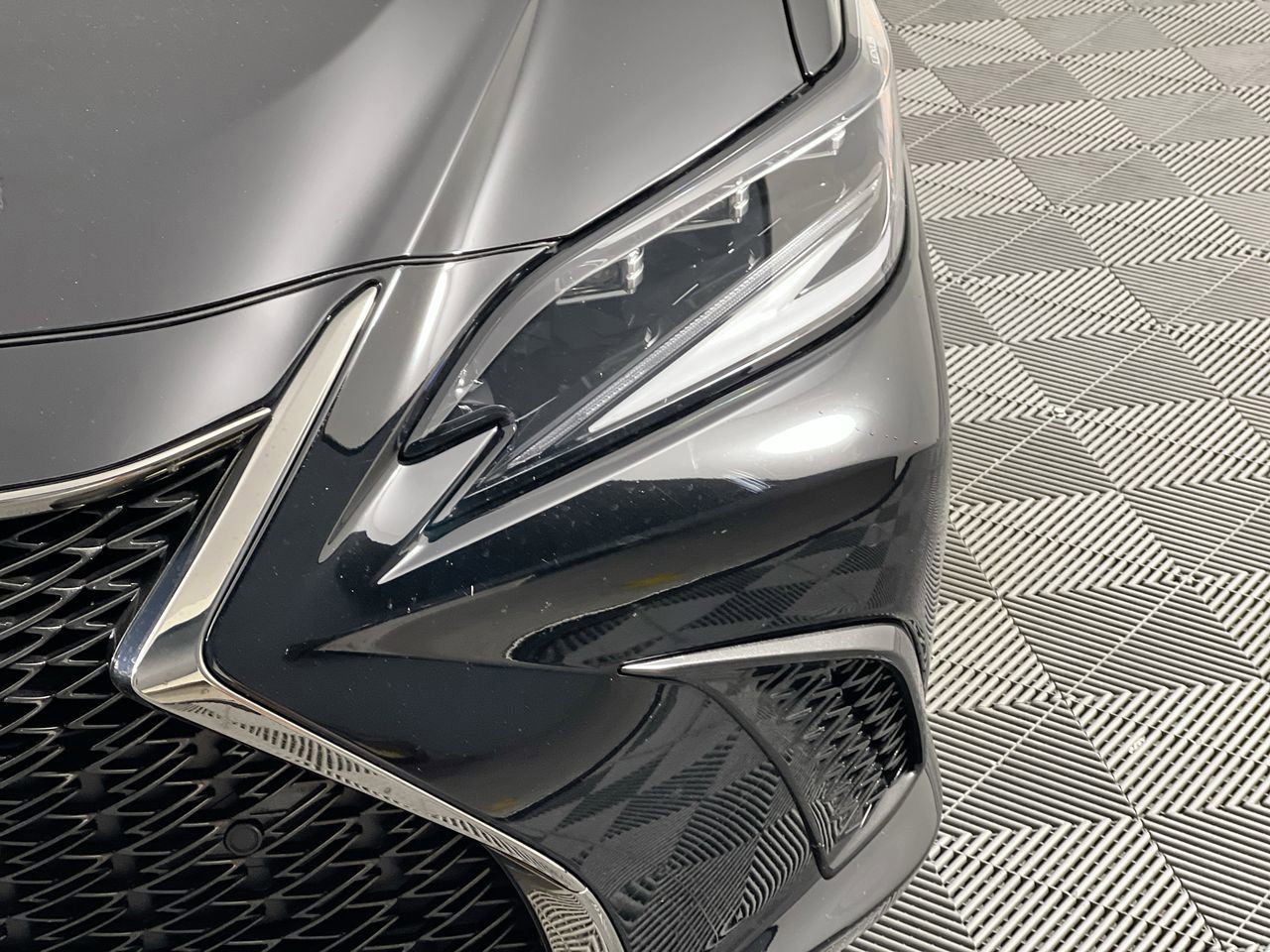 2022 Lexus ES - Photo 9