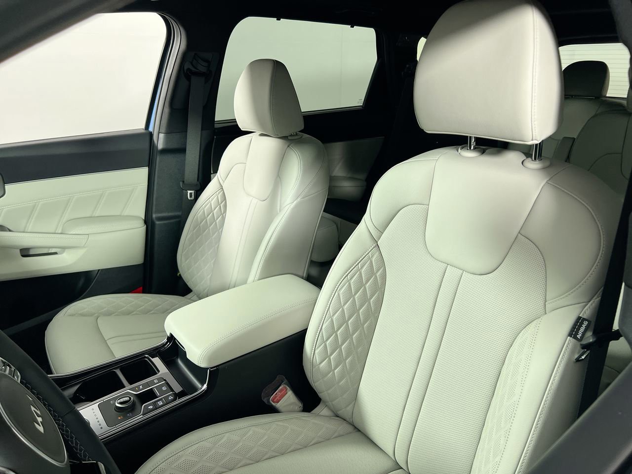 2026 Kia Sorento Hybrid - Photo 13