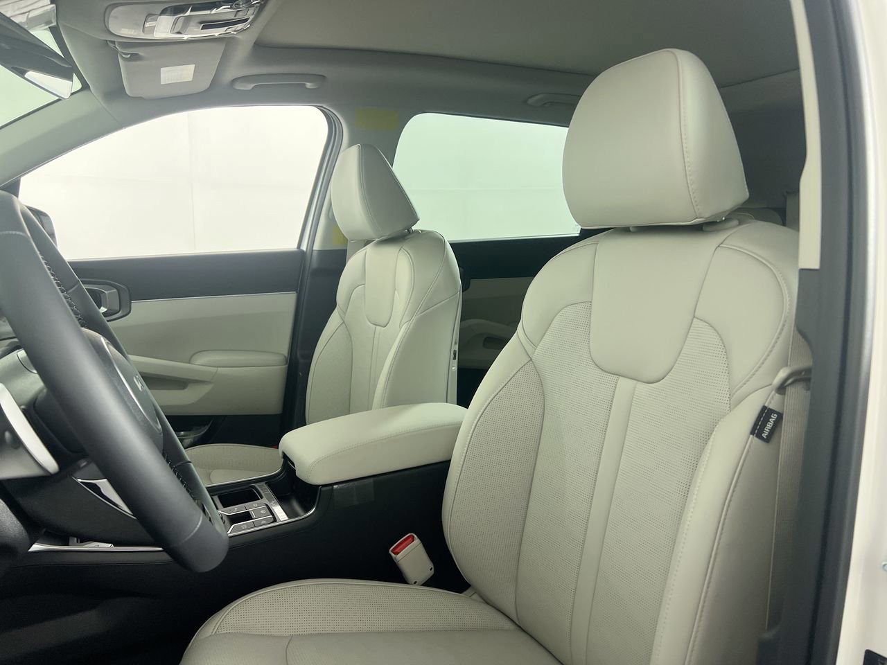 2026 Kia Sorento Hybrid - Photo 14