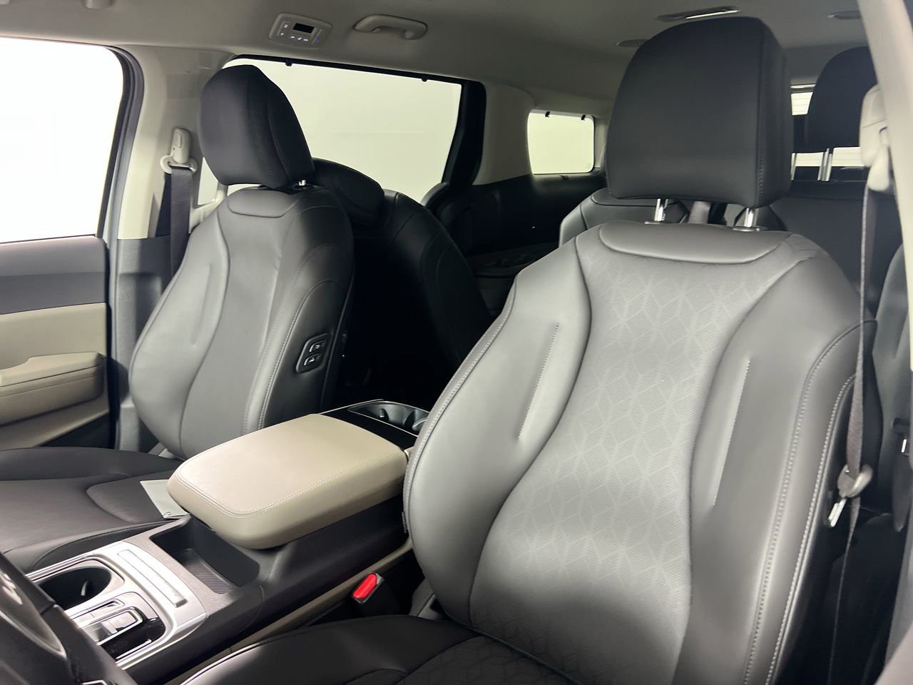 2026 Kia Carnival Hybrid - Photo 13