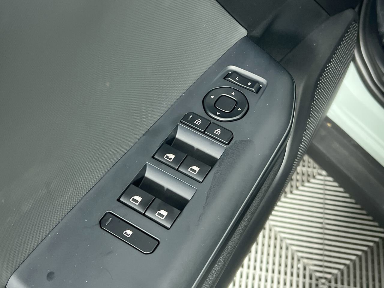 2025 Kia K4 - Photo 15