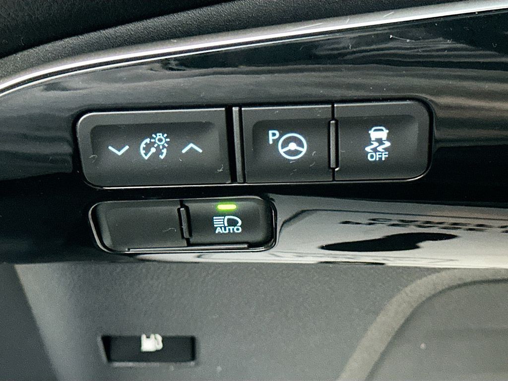 2022 Toyota Prius - Photo 10
