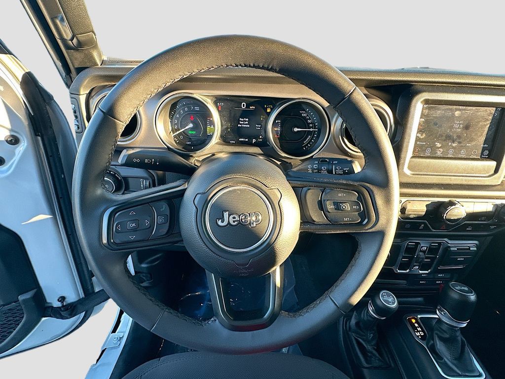 2023 Jeep Wrangler - Photo 11