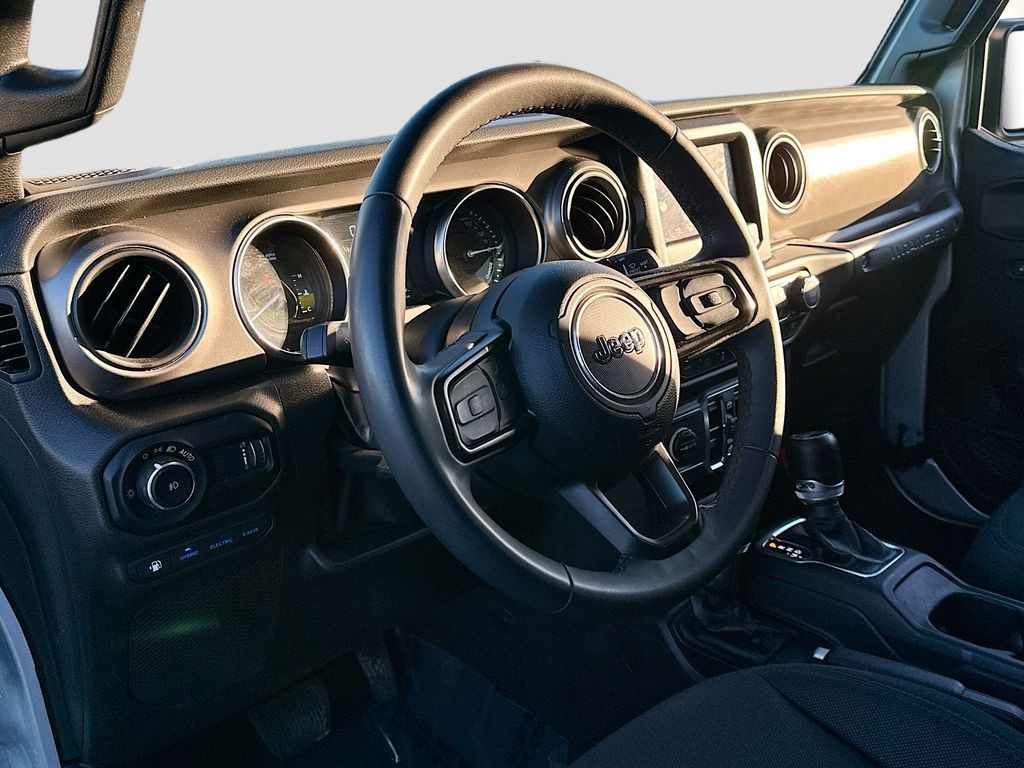 2023 Jeep Wrangler - Photo 9