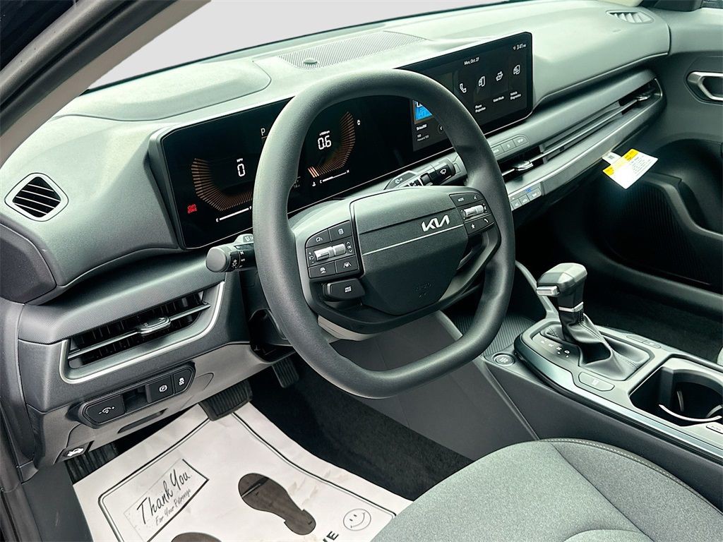 2025 Kia K4 - Photo 9