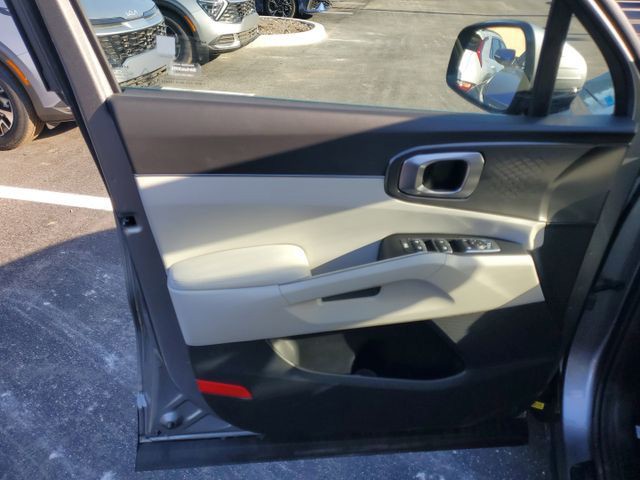 2025 Kia Sorento Hybrid - Photo 5
