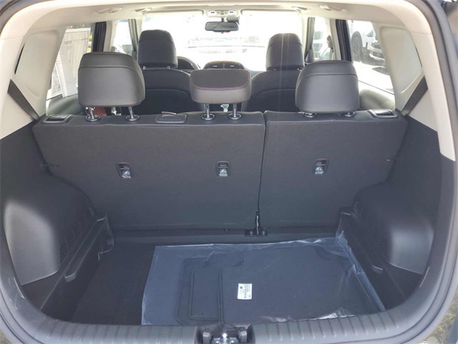 2025 Kia Soul - Photo 28