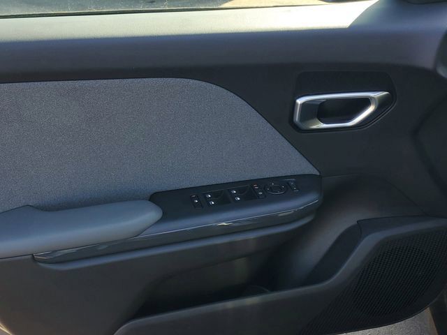 2025 Kia K4 - Photo 5