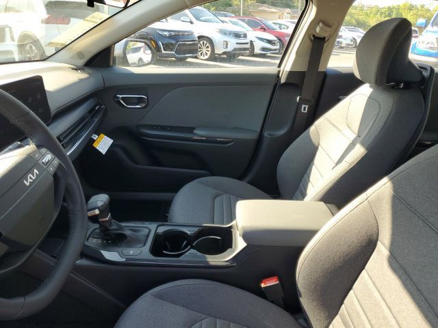 2025 Kia K4 - Photo 8