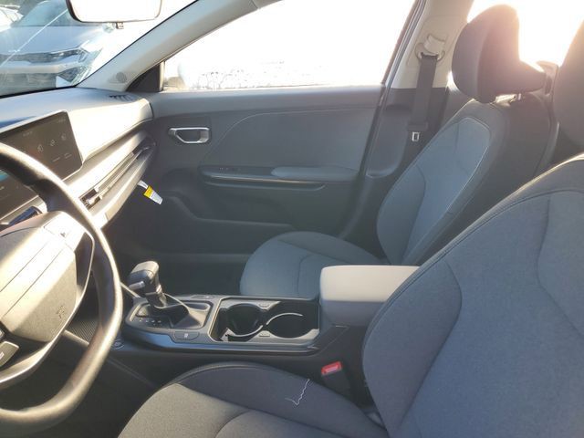 2025 Kia K4 - Photo 8