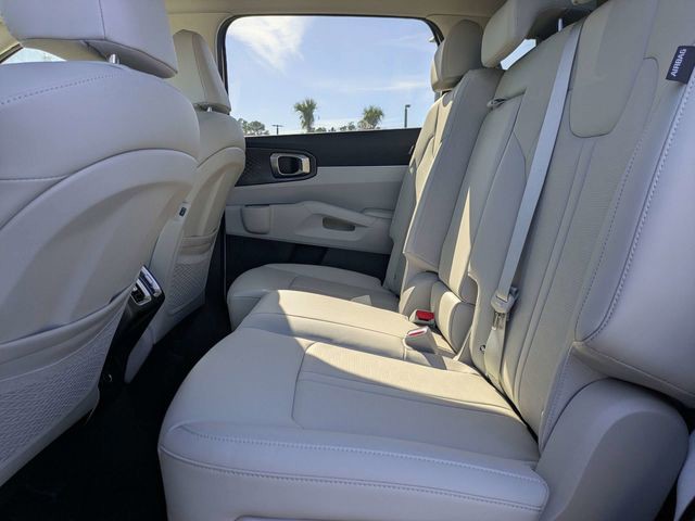 2025 Kia Sorento - Photo 13
