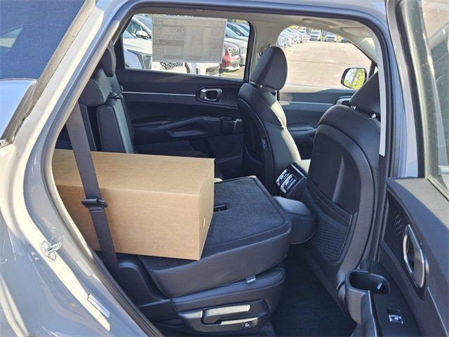 2025 Kia Sorento - Photo 9