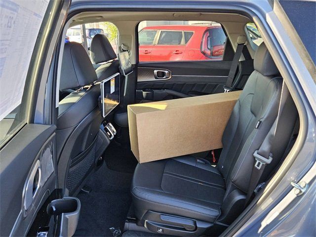 2025 Kia Sorento - Photo 8