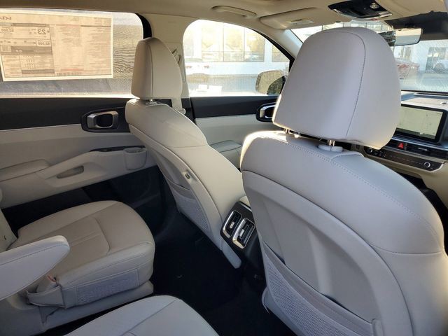 2025 Kia Sorento - Photo 30