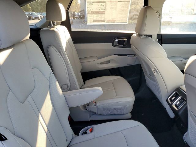 2025 Kia Sorento - Photo 31