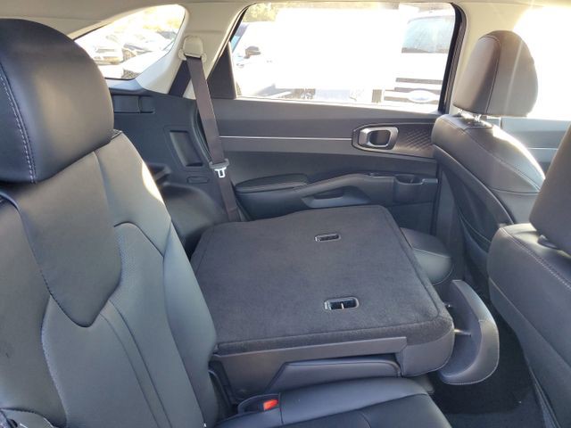 2025 Kia Sorento - Photo 30