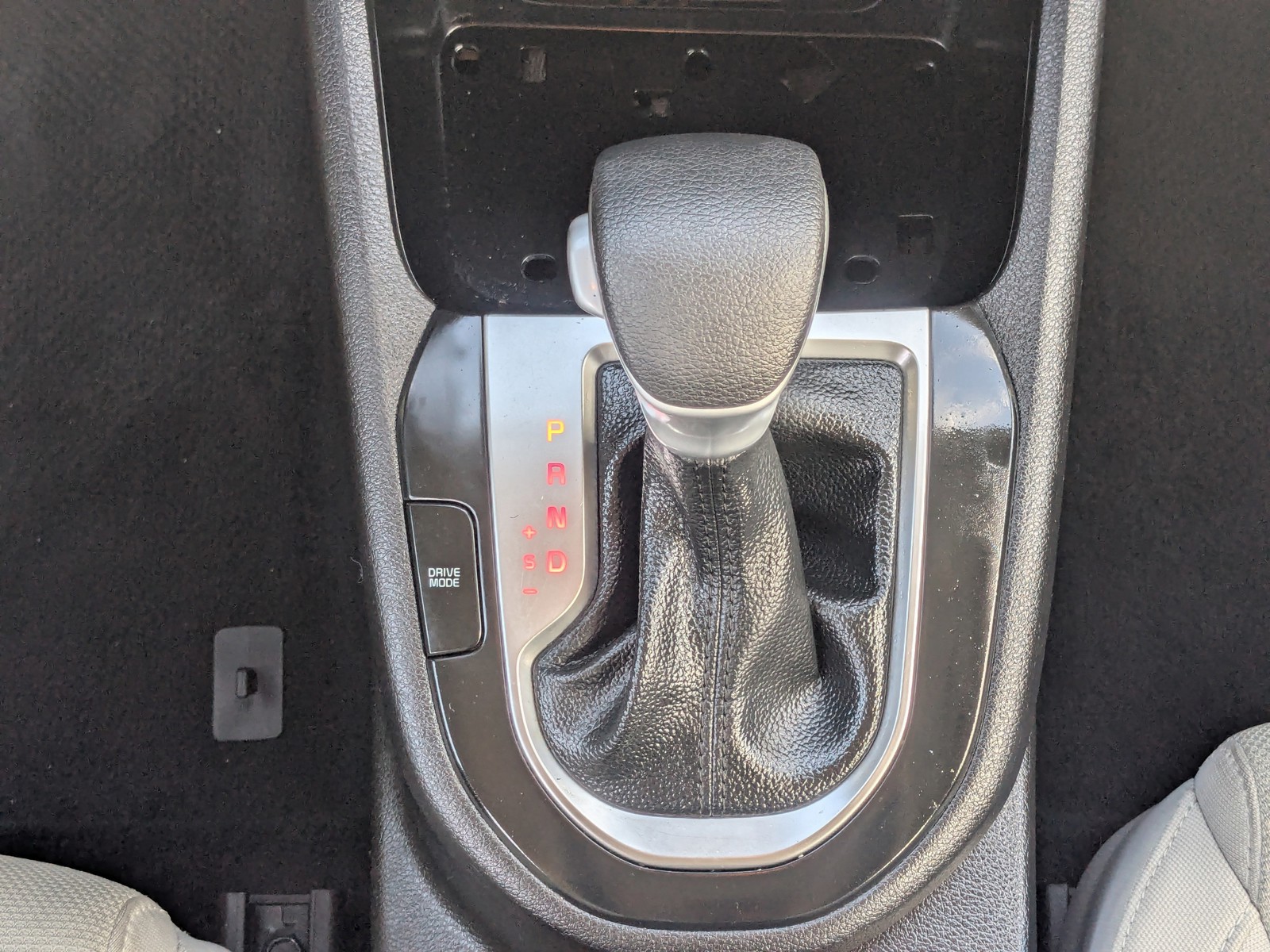 2023 Kia Forte - Photo 14
