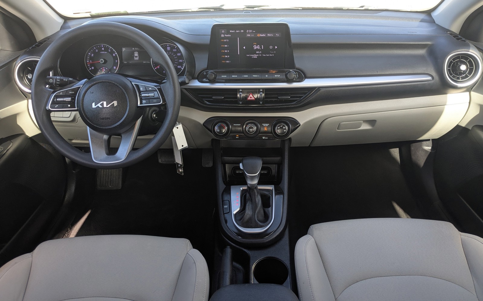 2023 Kia Forte - Photo 15