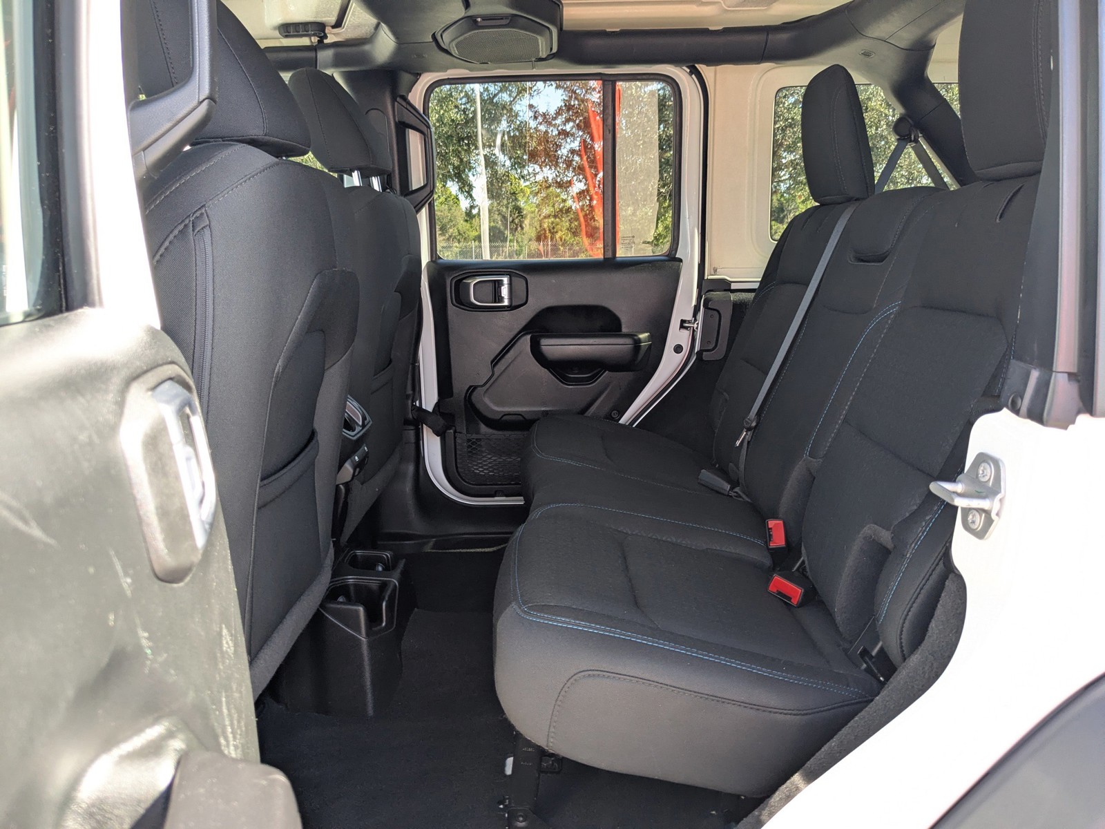 2021 Jeep Wrangler - Photo 15