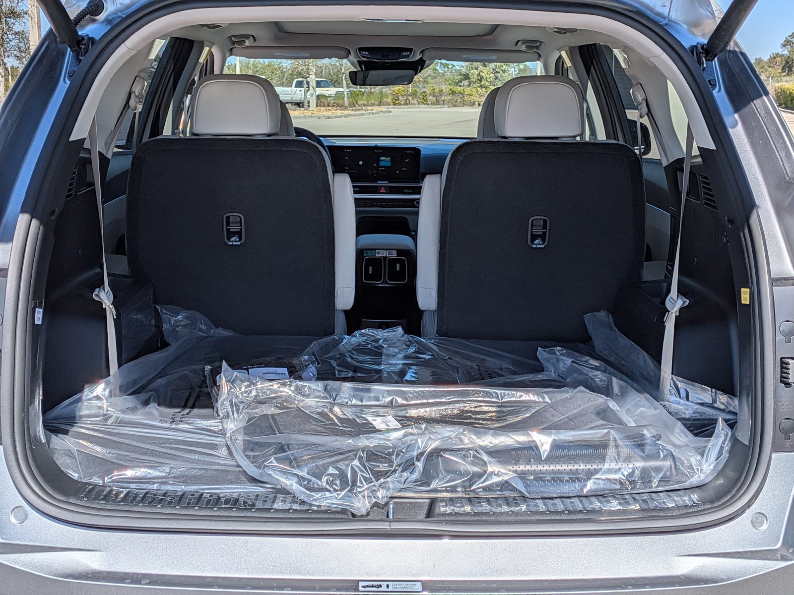 2026 Kia Sorento Hybrid - Photo 13