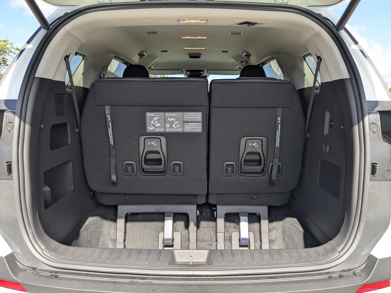 2026 Kia Carnival Hybrid - Photo 15