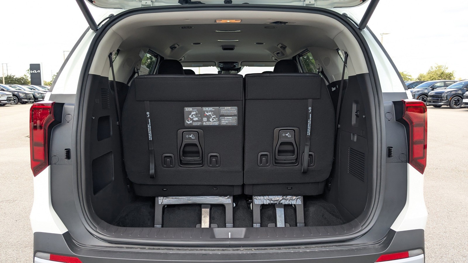 2026 Kia Carnival Hybrid - Photo 15