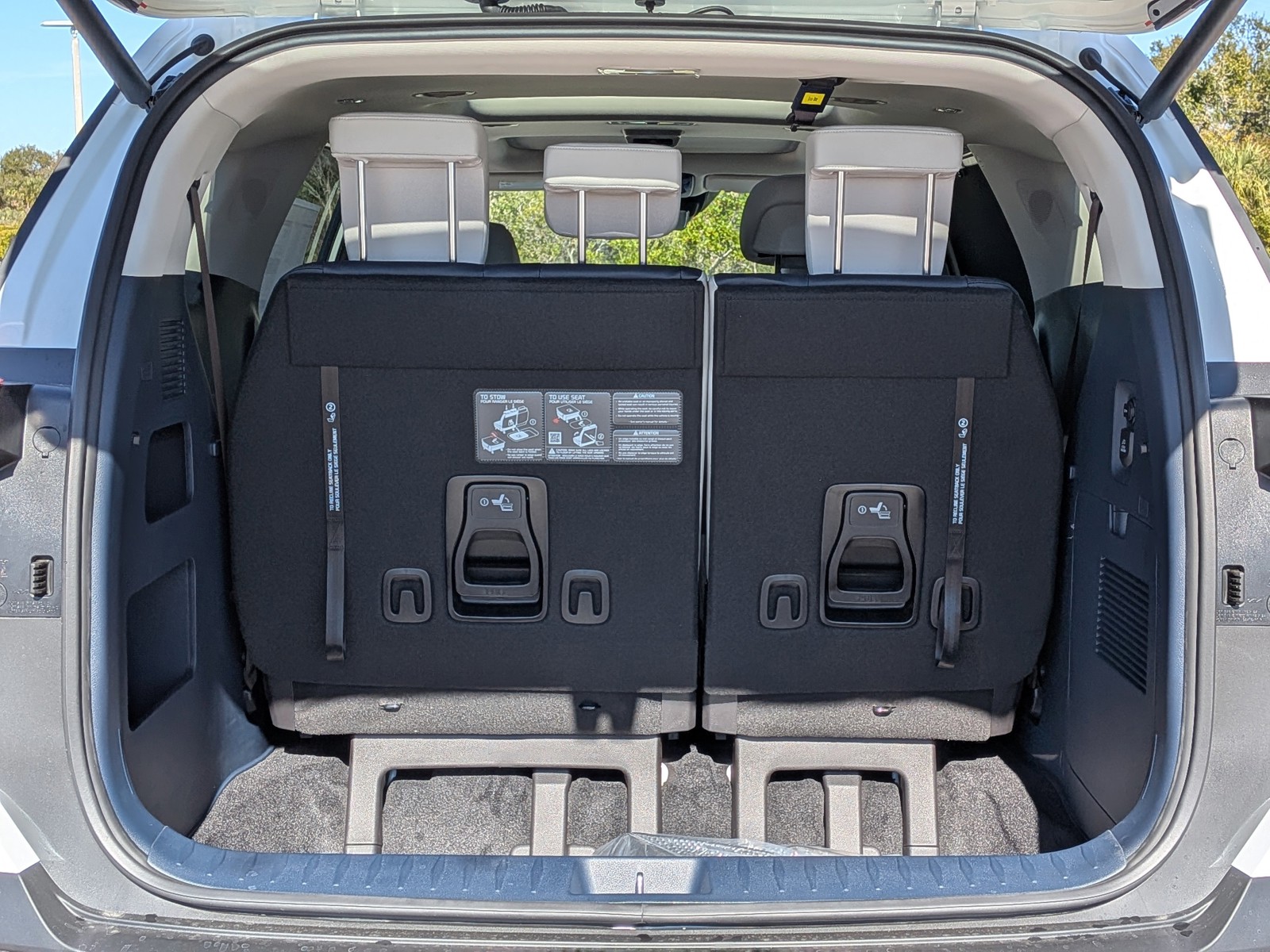 2026 Kia Carnival Hybrid - Photo 13
