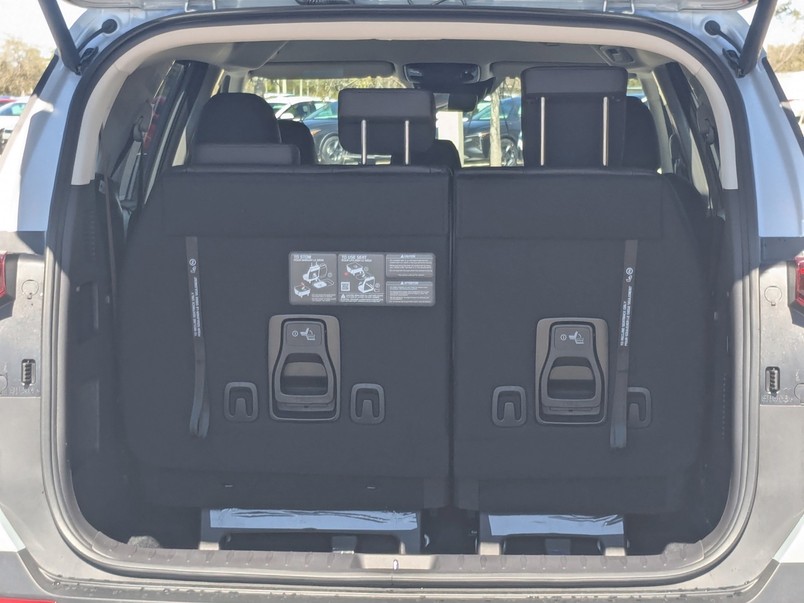 2026 Kia Carnival Hybrid - Photo 13