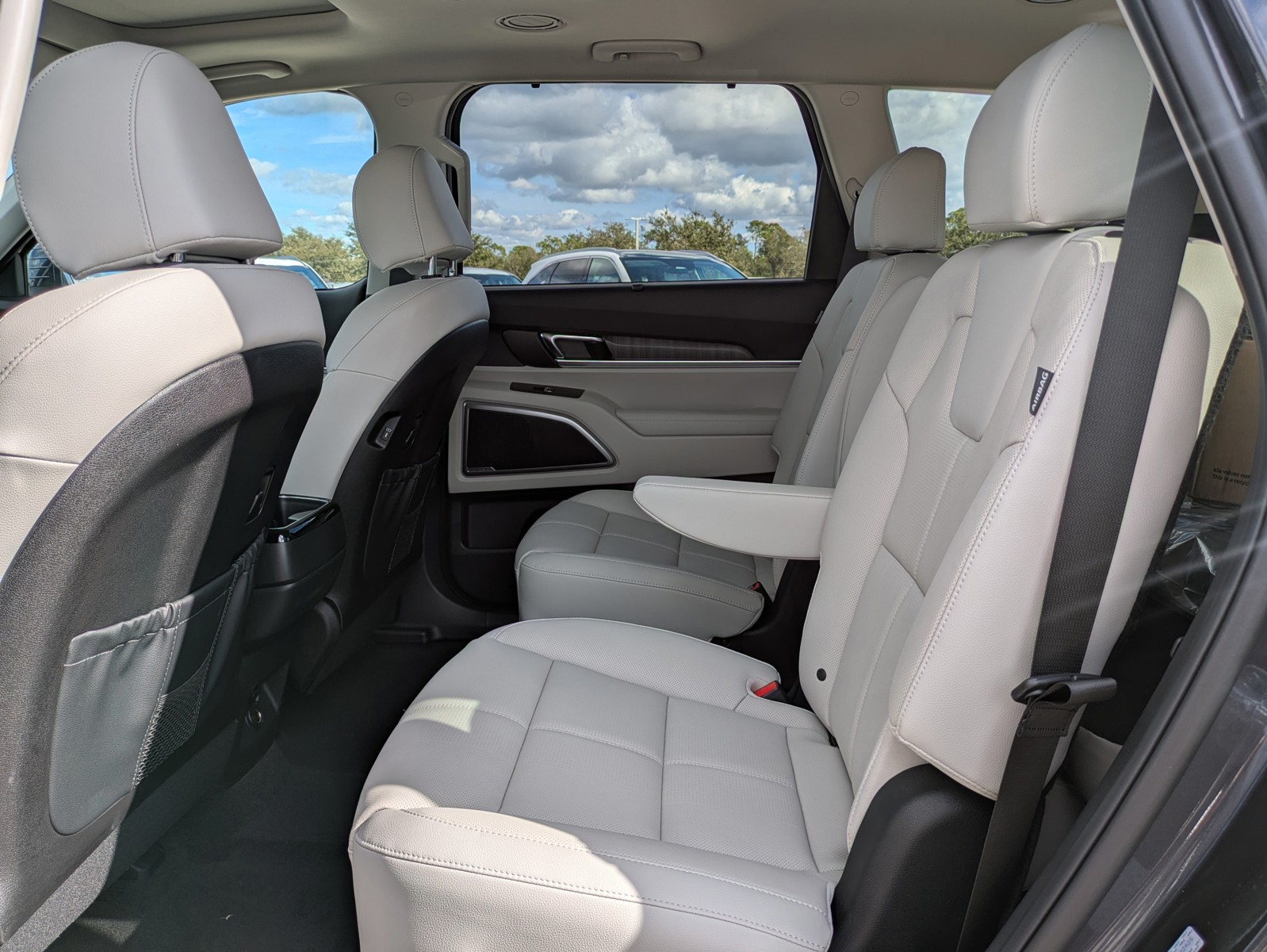 2025 Kia Telluride - Photo 14