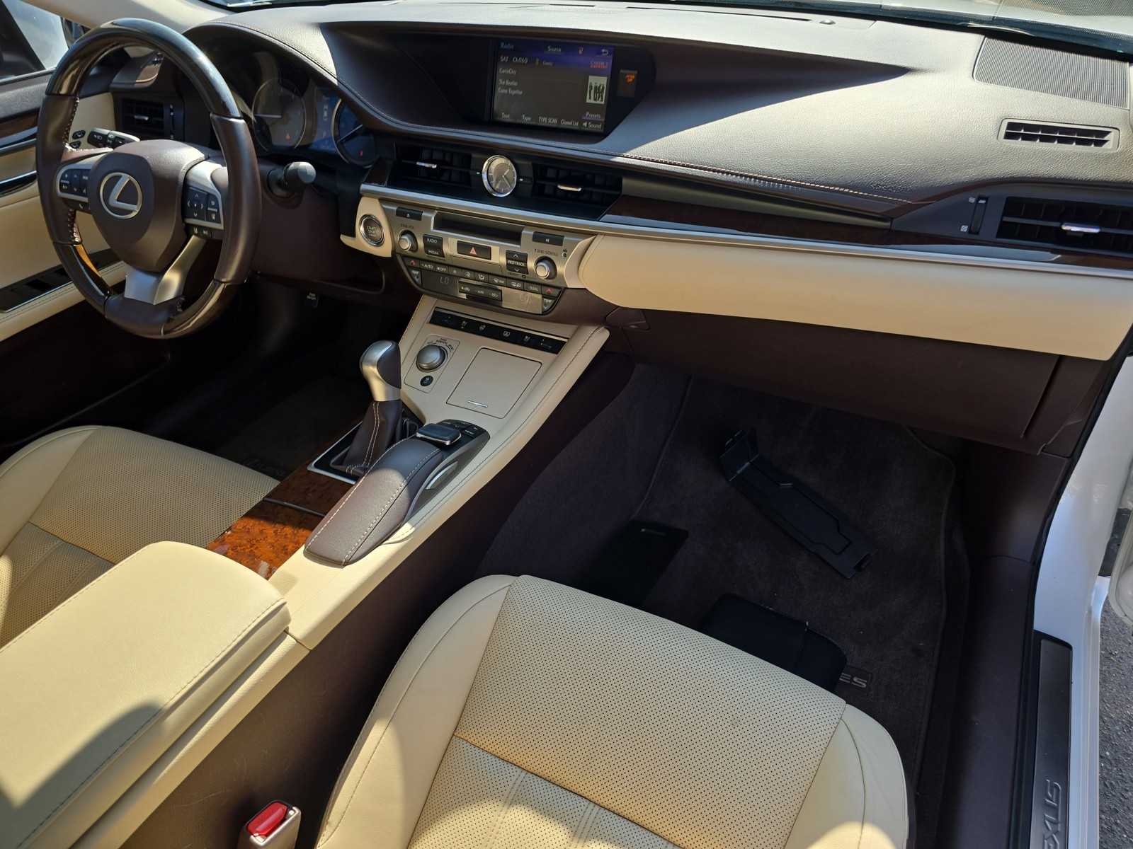 2017 Lexus ES - Photo 13