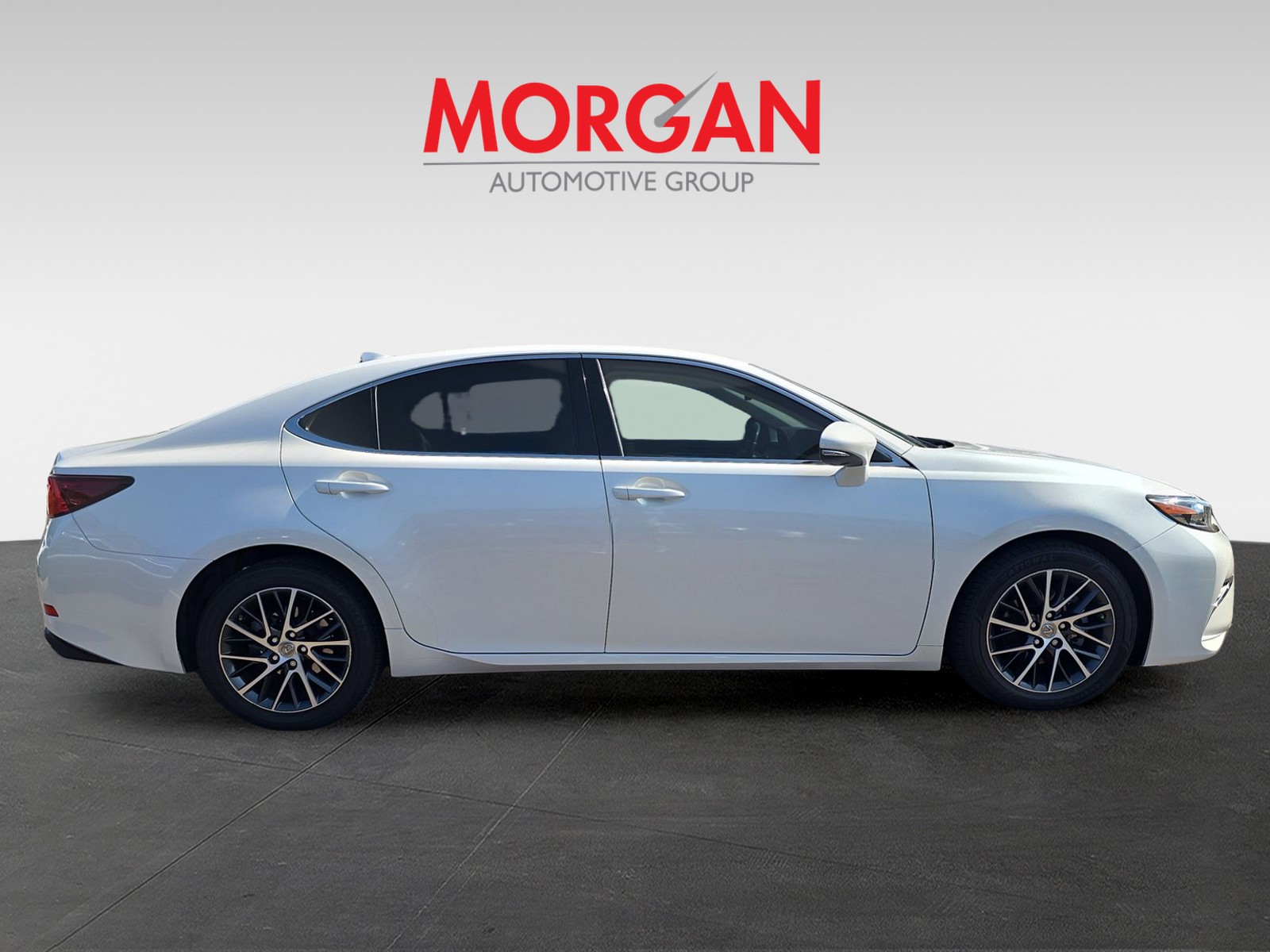 2017 Lexus ES - Photo 9