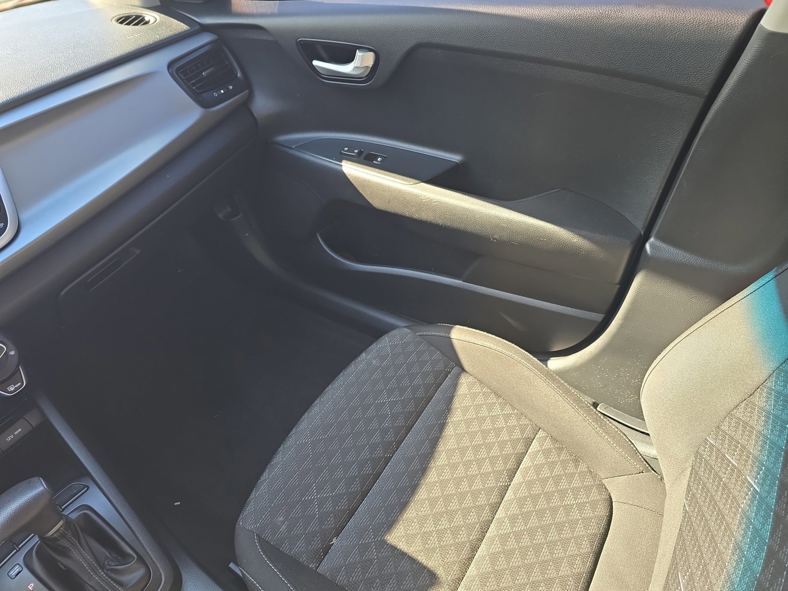 2020 Kia Rio - Photo 15