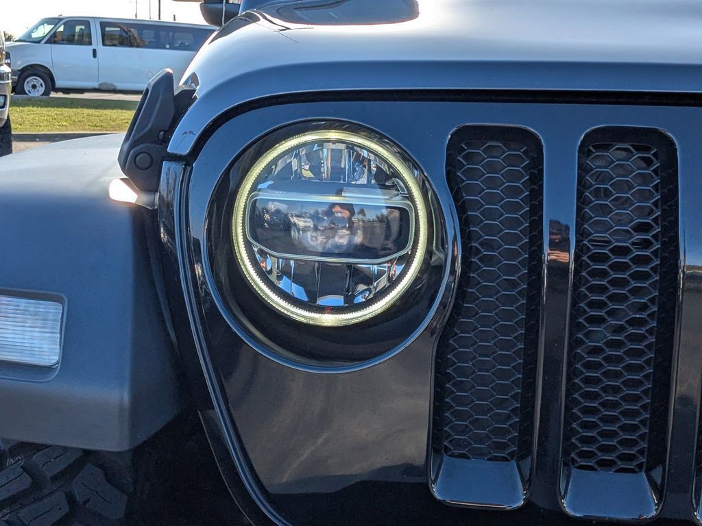 2021 Jeep Wrangler - Photo 10