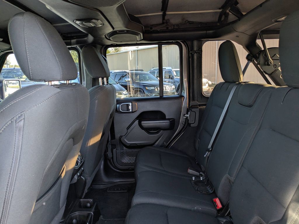 2021 Jeep Wrangler - Photo 13