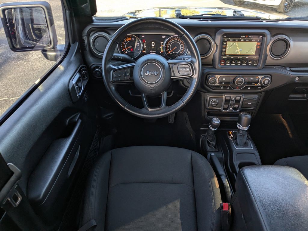 2021 Jeep Wrangler - Photo 14