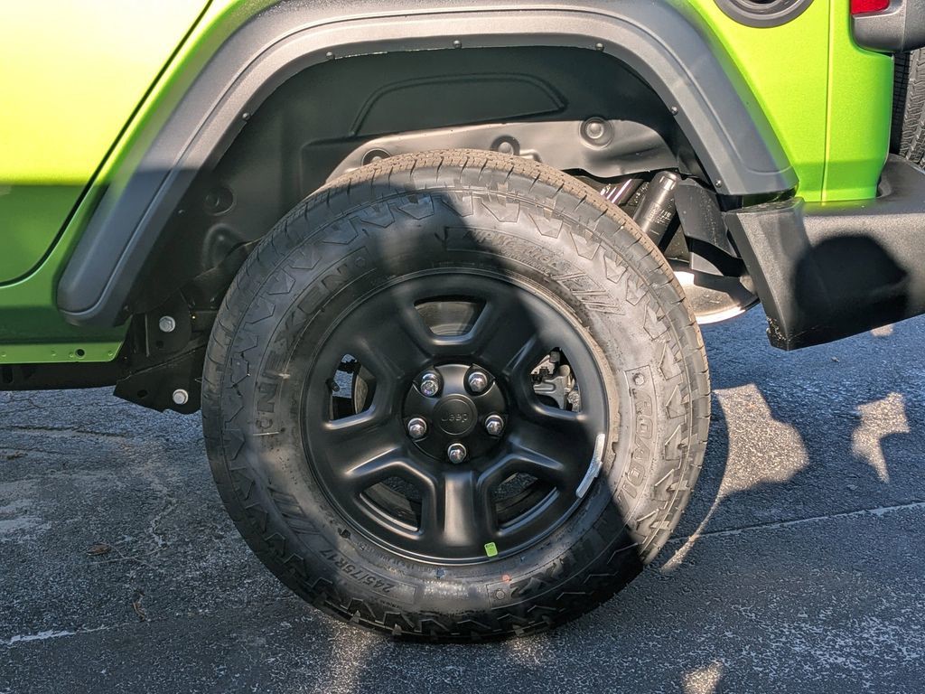 2026 Jeep Wrangler - Photo 12