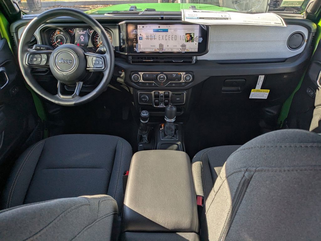 2026 Jeep Wrangler - Photo 14