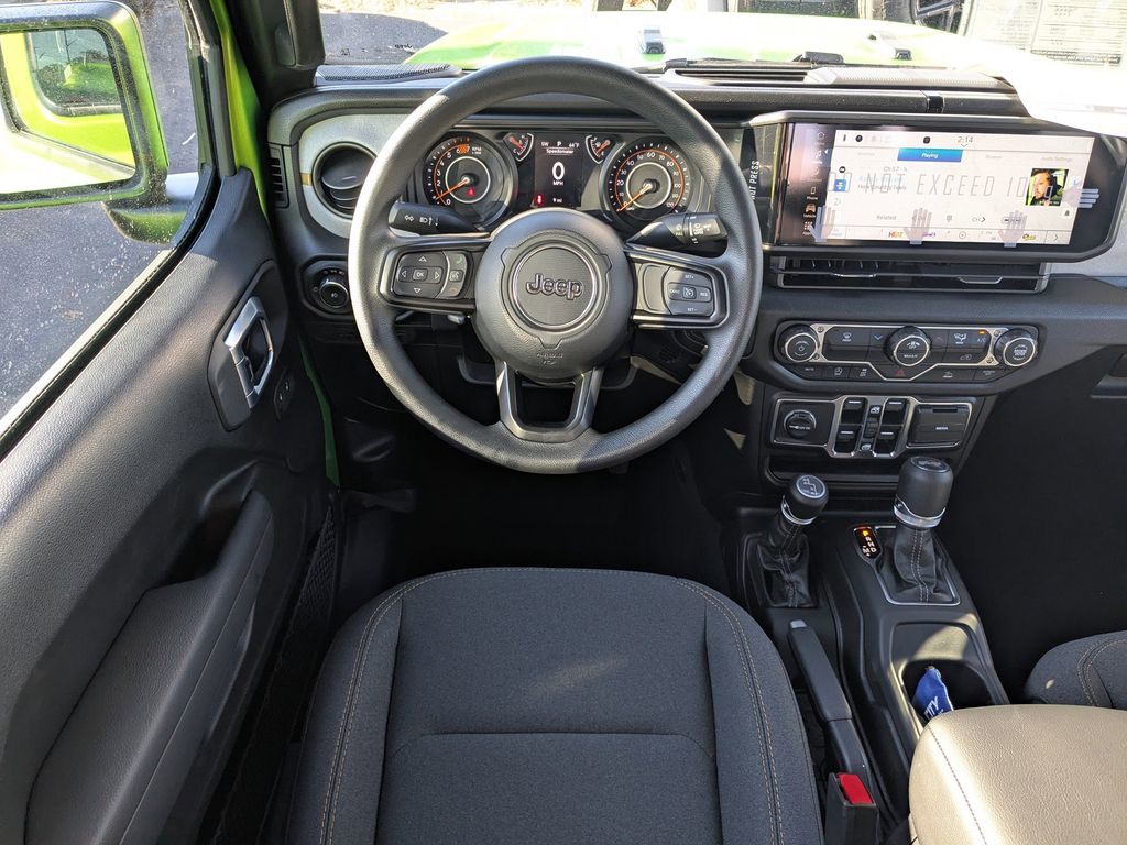 2026 Jeep Wrangler - Photo 15