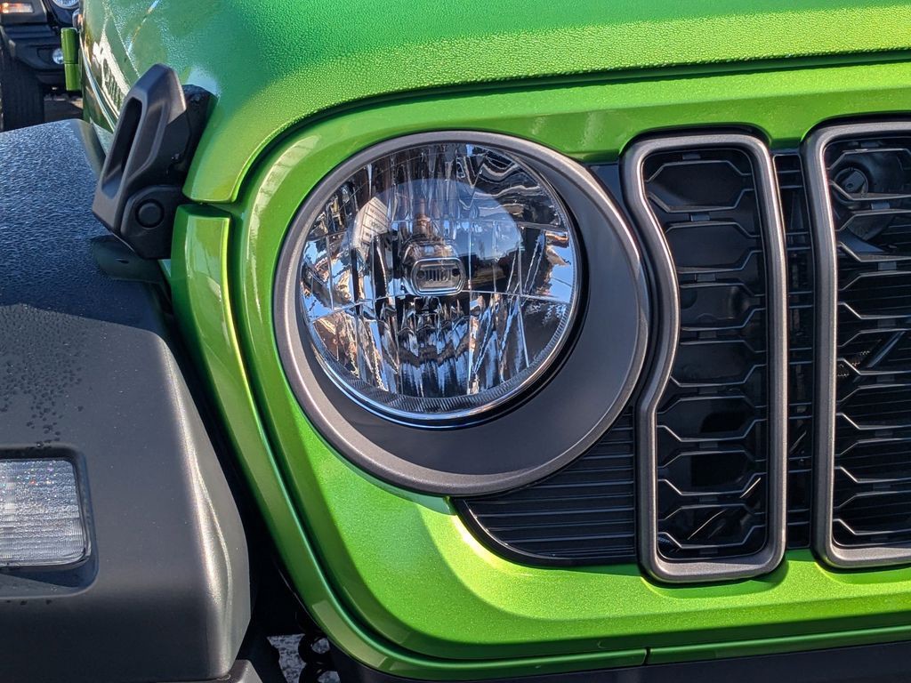 2026 Jeep Wrangler - Photo 9
