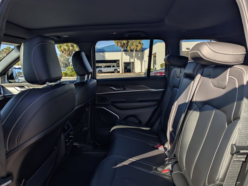 2026 Jeep Grand Cherokee - Photo 14