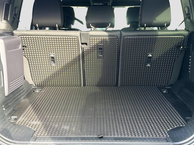 2026 Land Rover Defender 110 - Photo 11