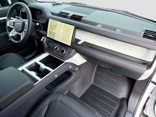 2026 Land Rover Defender 110 - Photo 12