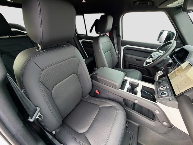 2026 Land Rover Defender 110 - Photo 13